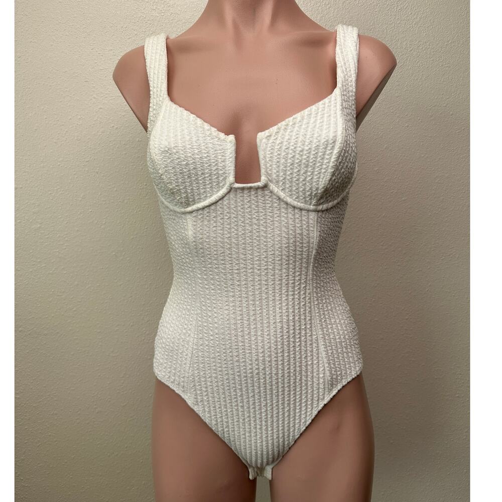 ASTR The Label Off White Textured Seersucker Bodysuit XS